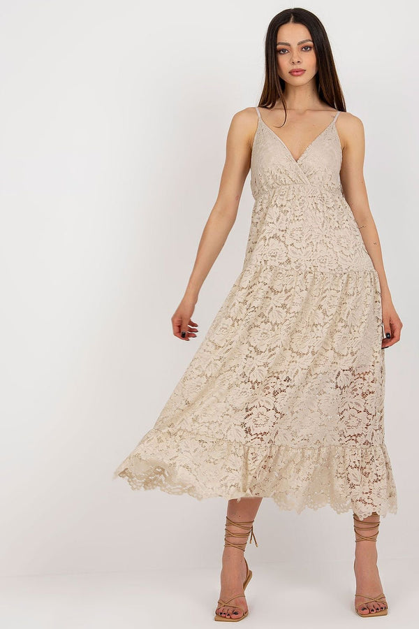 Vestido de encaje con tirantes ajustables, escote corazón y volante decorativo