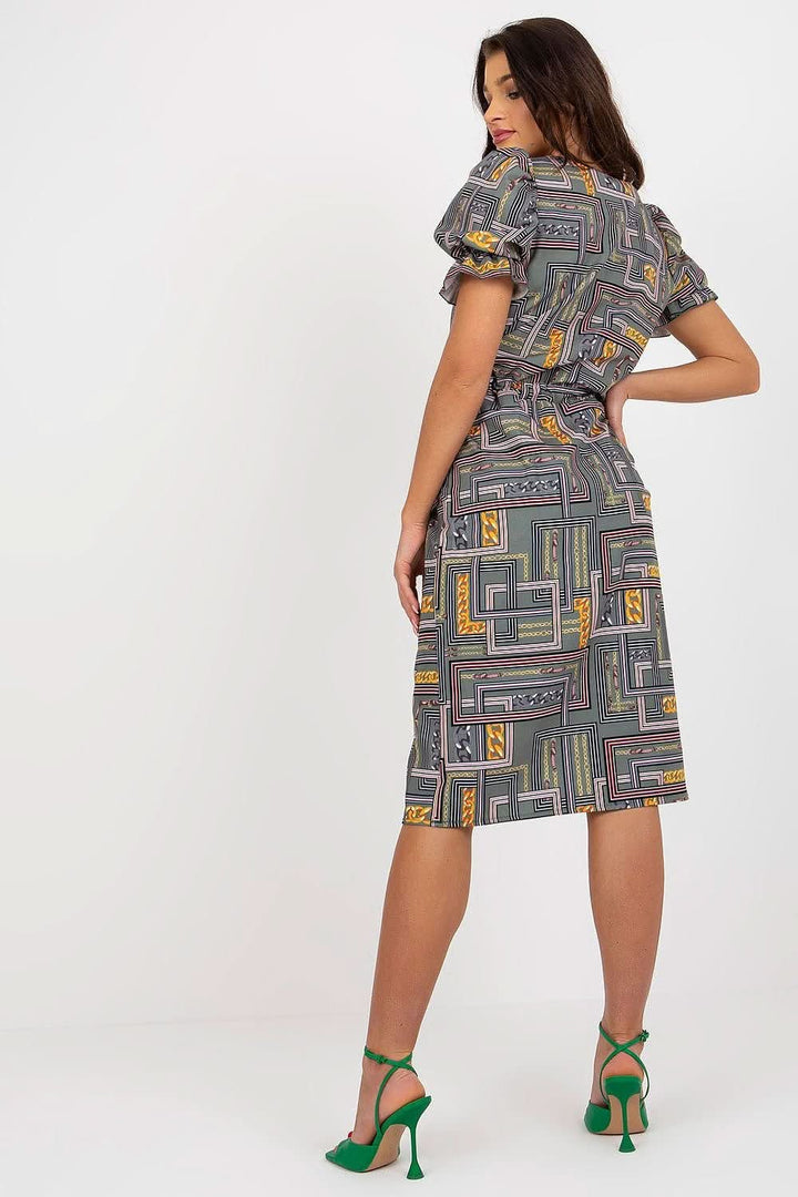 Elegant Dress with Short Sleeves and Decorative Slit Neckline - Ludowika 
