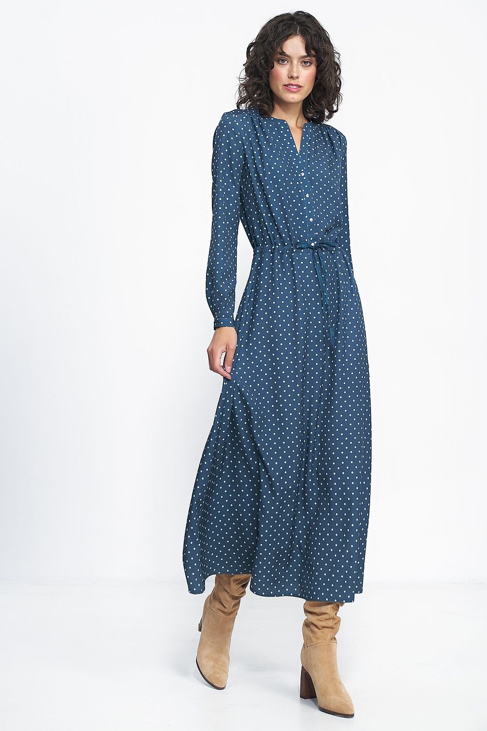 Robe longue à pois pour un style féminin et romantique