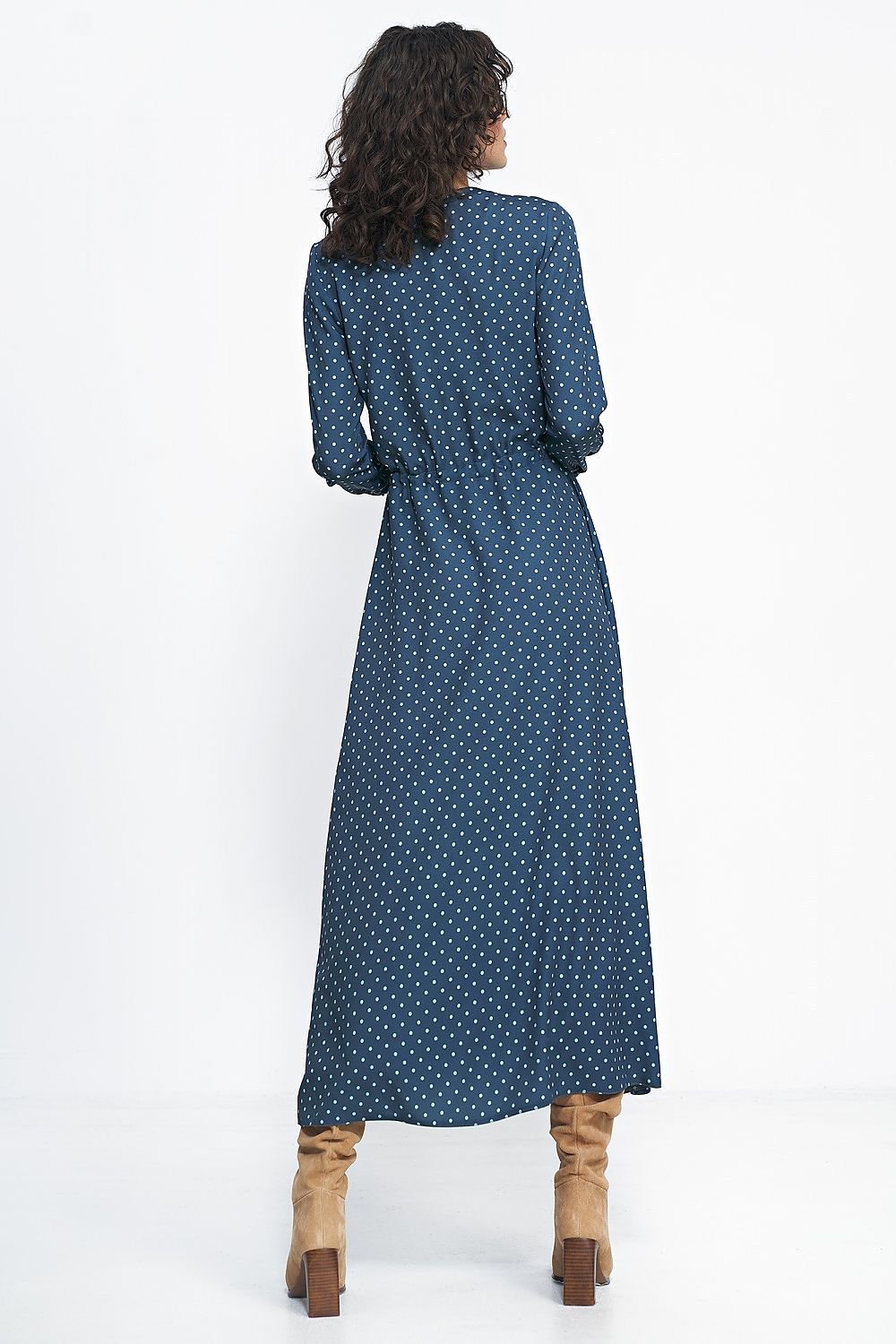 Robe longue à pois pour un style féminin et romantique