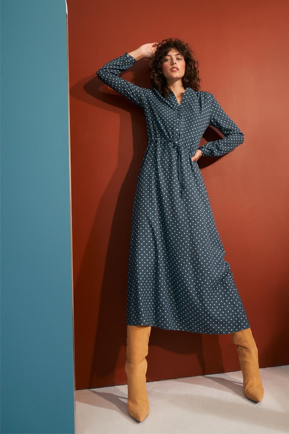 Robe longue à pois pour un style féminin et romantique