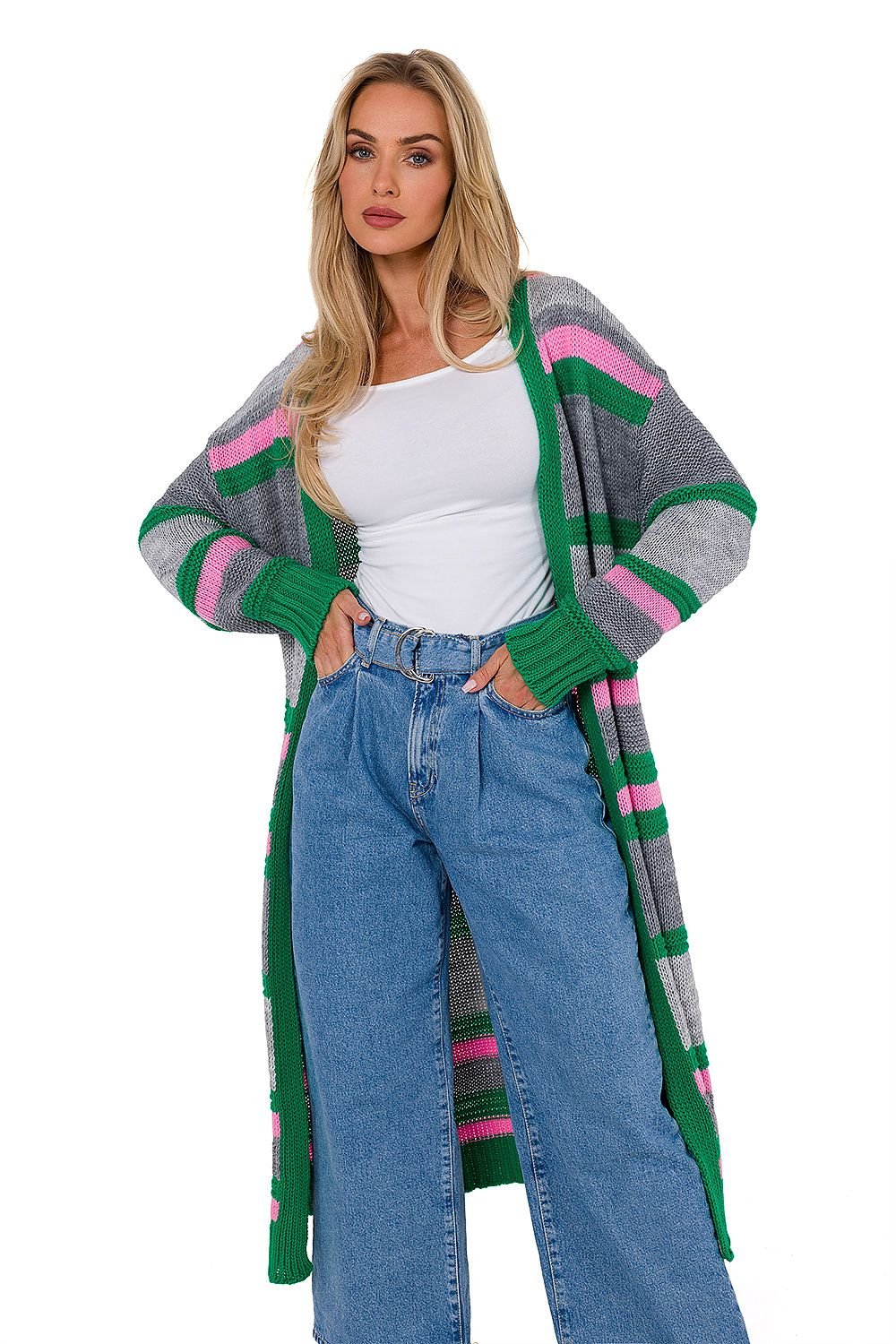  A vibrant long cardigan featuring a thick weave, unbuttoned design, and long sleeves. Designed and manufactured in Poland, this cardigan offers both style and comfort.