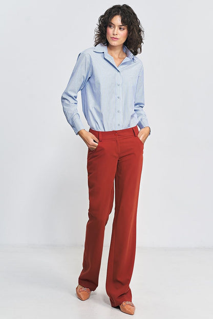 Classic bootcut pants perfect for versatile styling. Pair them with stilettos for a leg-lengthening effect, or create a soft office look with a matching jacket. They also complement loose sweaters and flat shoes beautifully. A timeless wardrobe staple.






