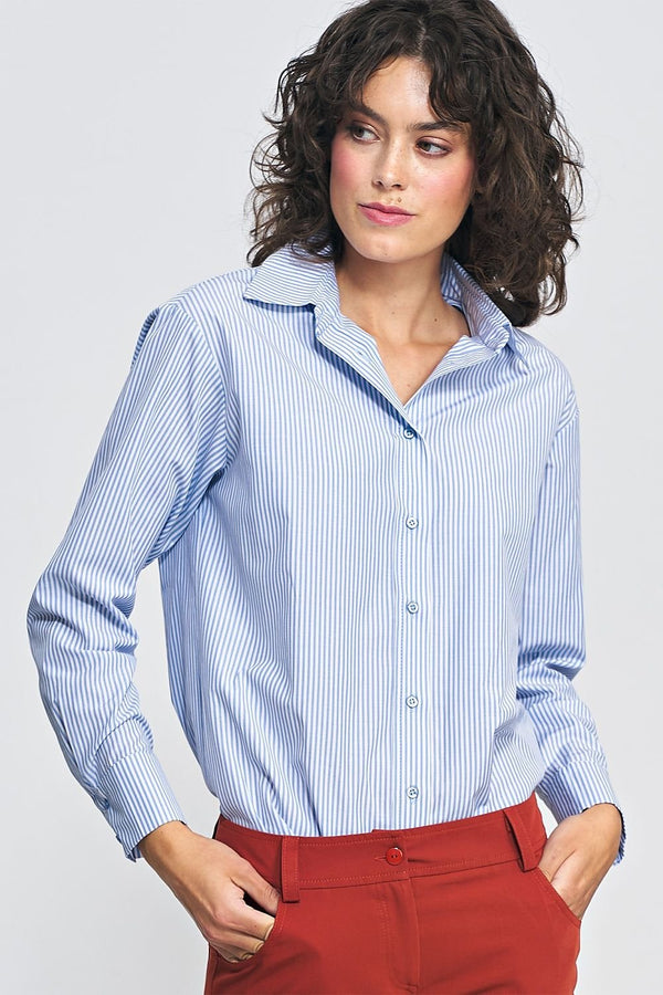 Camisa de cuello delicado en tonos apagados para un estilo de oficina suave