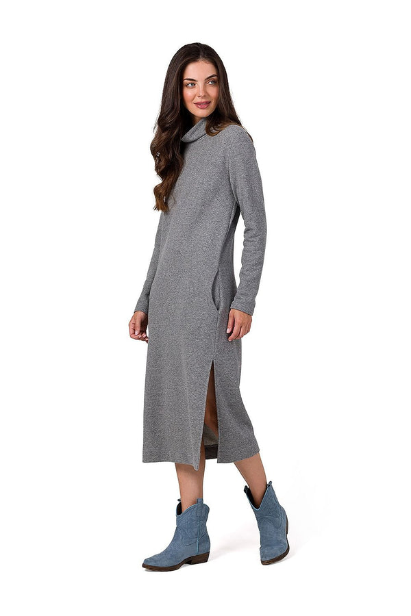 Robe mi-longue en tricot structuré avec poches latérales et col montant