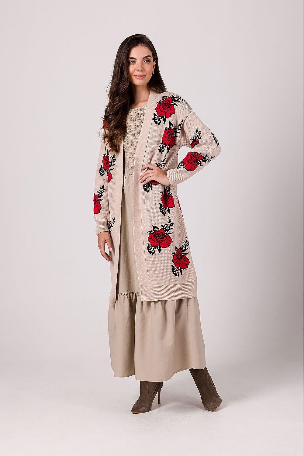 A soft, long floral cardigan featuring a charming rose motif, no fastening, and a relaxed fit with lowered shoulder lines and long, loose sleeves. Perfect for both work and casual outings, this cardigan offers exceptional comfort and style, made in Poland.