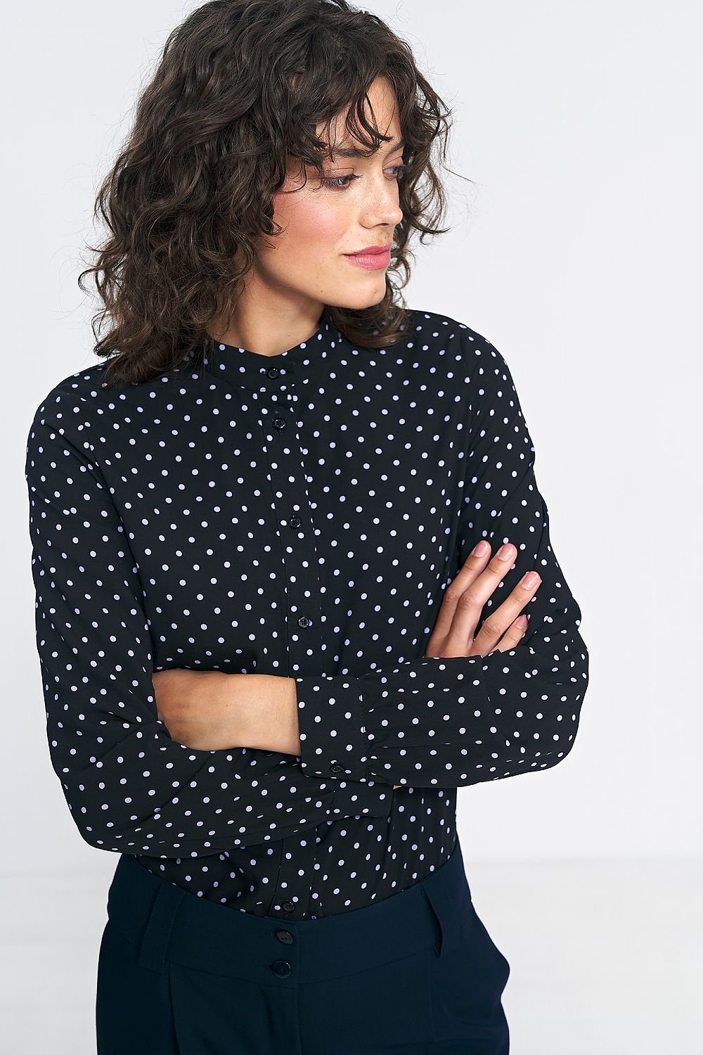 Chemise boutonnée d'automne à col montant et motif pois