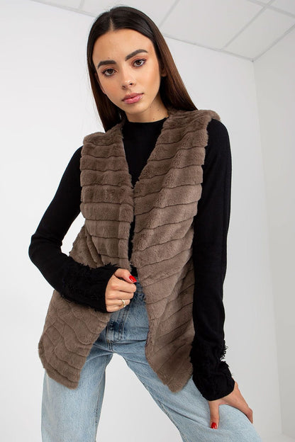 Gilet en fourrure crème avec fermeture à crochet