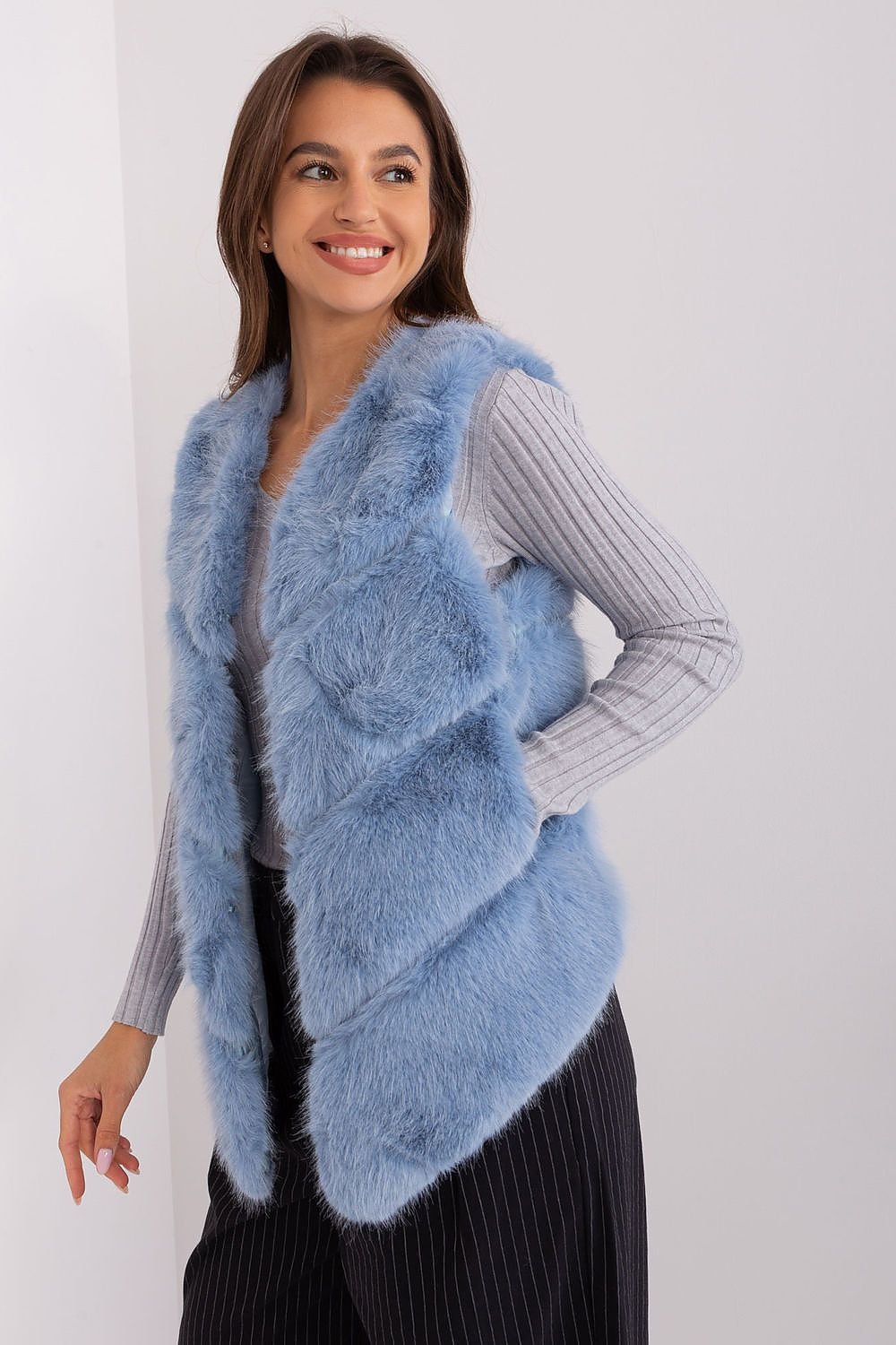 Luxurious Fur Vest – Soft, Warm, and Stylish for Any Occasion