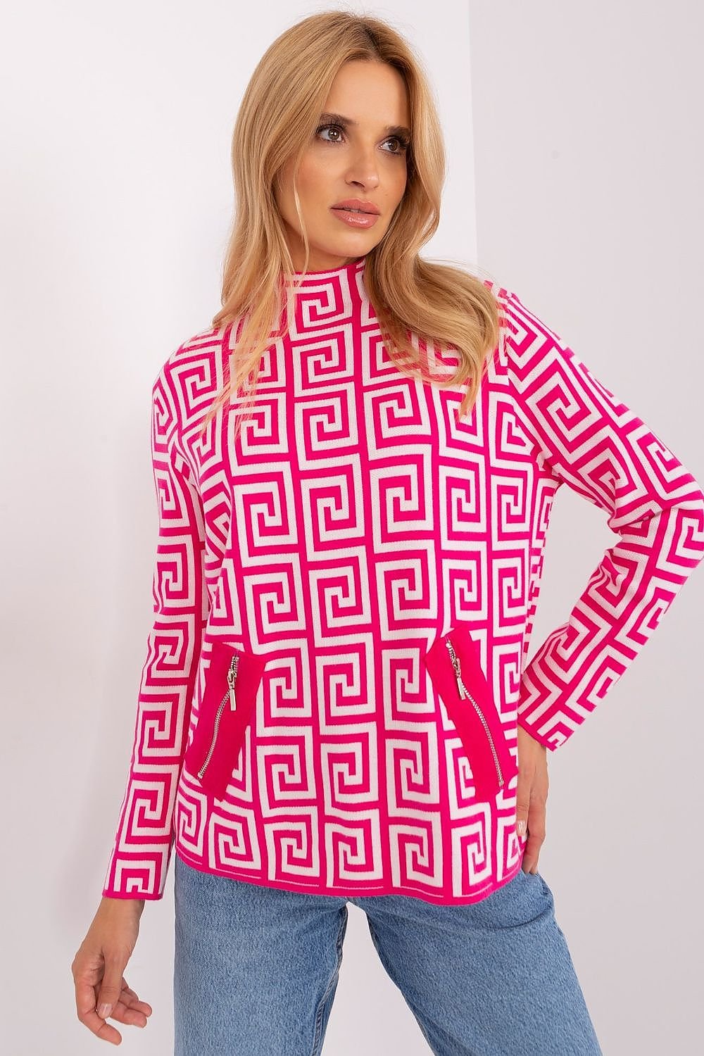 Fashionable women's sweater with long sleeves, a half turtleneck, and a geometric pattern, featuring zippered pockets, perfect for everyday wear and work during colder days.






