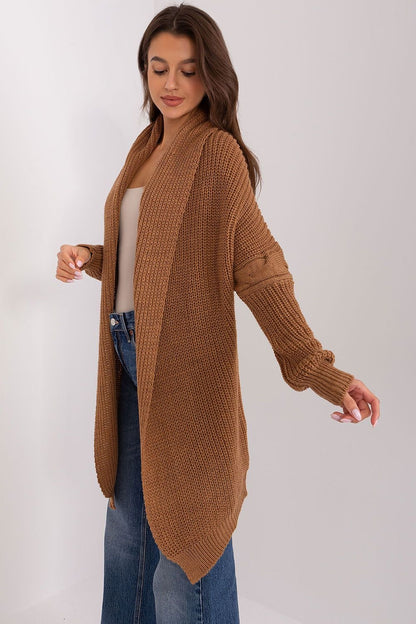  A comfortable and versatile cardigan made from soft acrylic, featuring long sleeves, a loose fit, and a smooth, uniform fabric texture. Its knee-length cut and casual style make it perfect for pairing with pants, dresses, or skirts, available in a variety of colors.